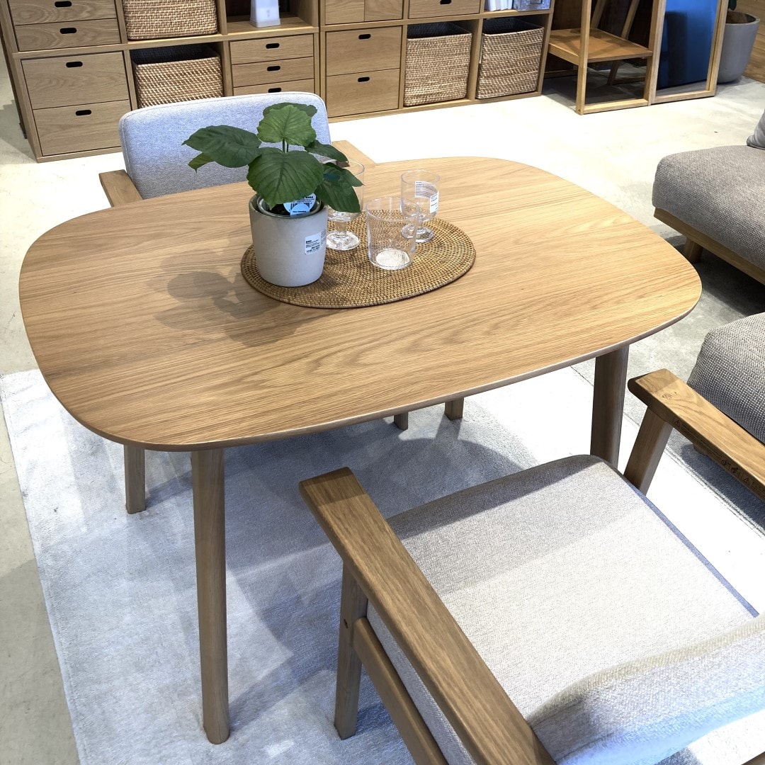 バロー中小田井】高さが変えられる木製テーブルのご紹介｜ 無印良品